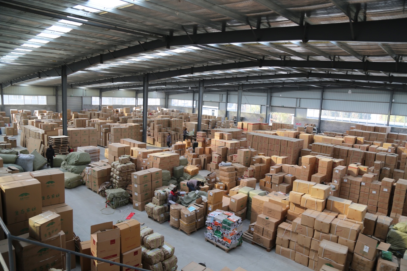 10000m²自有仓库.JPG