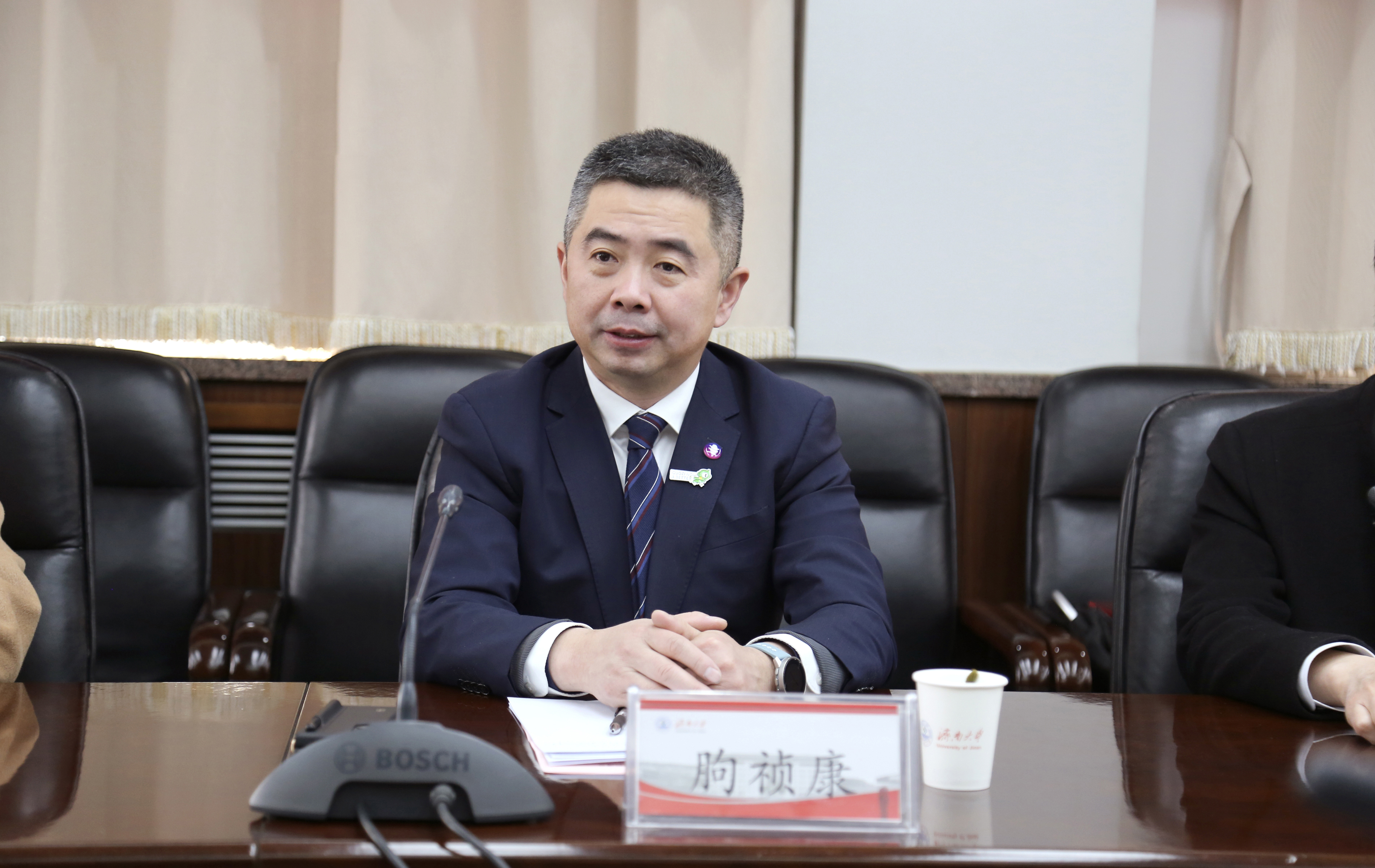 朐总单独（无水印）.jpg